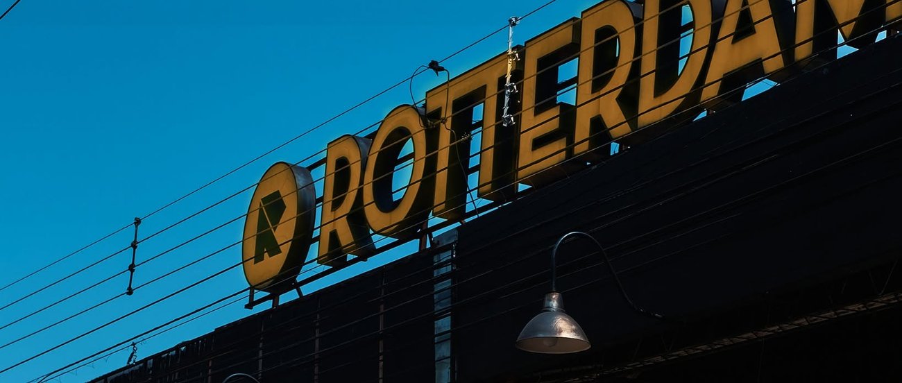 Frente del taller Rotterdam Auto Servicios