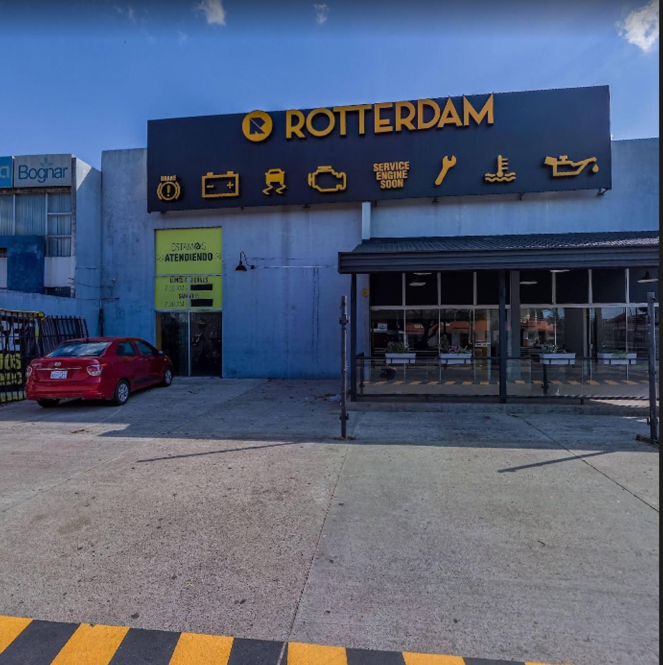 Fachada de una sucursal de Rotterdam Auto Servicios